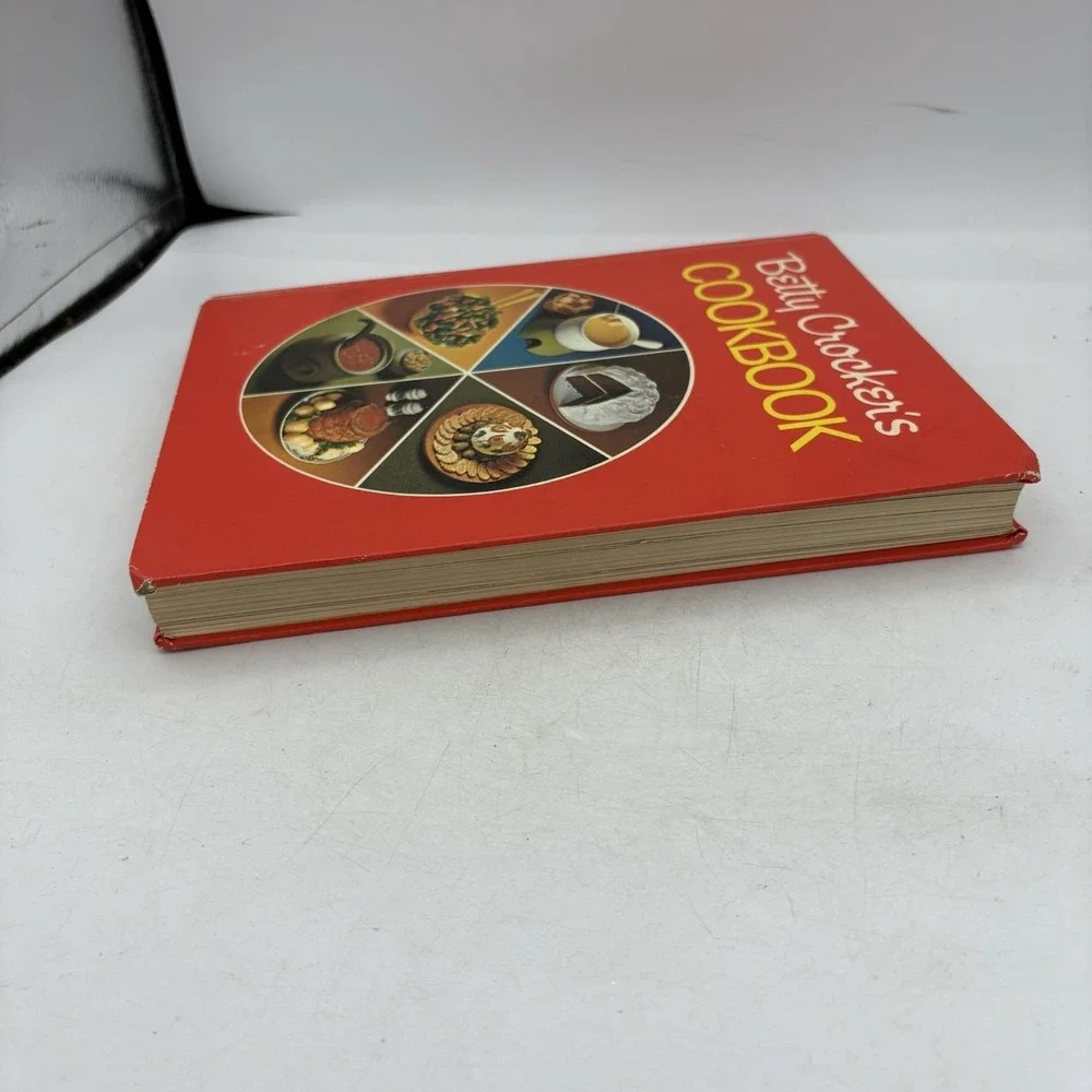 Betty Crocker's Cookbook Red Hardcover 1972 Pie Cover Sears Holiday Ed 12 Print